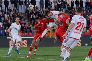 POLUVREME - I novi gol, i dve prečke Vasilija Kostova u Kragujevcu!