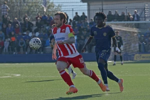 POLUVREME - Zvezda sama sebi dala gol u Surdulici, a onda preokret!