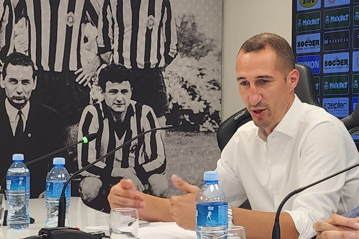 Raća prvi put u javnosti: "I kad smo u g***ima, mi smo Partizan!"