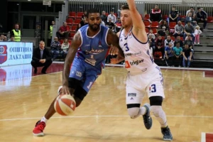 Zvezda našla pojačanje u komšiluku?