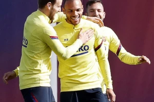 Odlaze Mesi i Suarez, ali on ostaje u Barseloni?