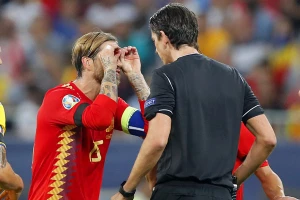 Za istoriju! Najbizarniji karton u karijeri Serhija Ramosa, sudija se stidi, izvinio se već u poluvremenu!