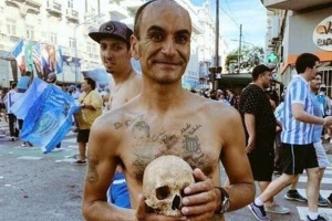 Pokojni deda slavi titulu!