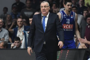 Repeša vaga, brojne ponude na stolu, ovo je njegova želja
