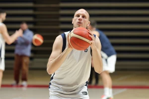 Davidovac: "U reprezentaciji se psihički odmorim, drago mi je zbog mladih!"