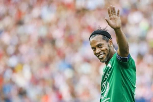 Ronaldinjo - Propast ili slamarica? Ima šest evra na računu!
