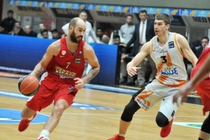Olimpijakos se mučio, ali na kraju ipak slavio protiv Panioniosa