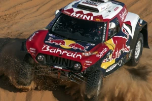 Treća titula za Sainca na Dakar reliju, dvostruki šampion F1 na 13. mestu!