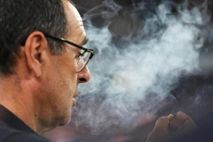 De Laurentis "dreši kesu", sve samo da Sari ostane!
