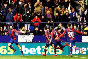 Lukić spakovao gol sezone, Levante preko Sevilje do opstanka u Primeri!