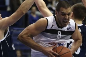 ABA - 'Fenjeraš' umalo pokvario Pavlovićev debi, prekinuta crna serija!