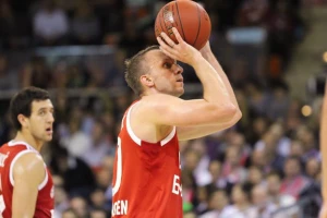 BL - Srbi "odrali" polarne medvede!