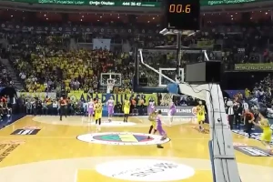 Šteta što se ne važi, pogledajte koš Džejmsa Nunalija