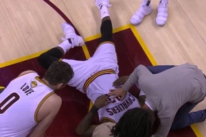 Lebron je dobro prošao, umalo ga povredio saigrač