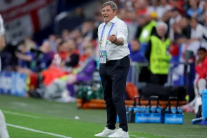 Piksi neraspoložen pred novinarima, nije zbog Tadića! Odbrusio i Slovencu!