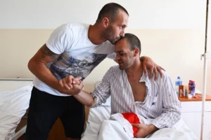Dirljiv susret Sikimića i Živkovića: ''Baš me briga za kaznu, samo da ti ozdraviš!''