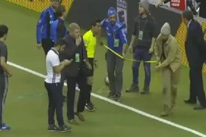'Seoski fudbal' u Montrealu - Skratili šesnaesterac, sudija tražio da se 'kreči' ponovo!