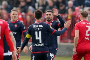 POLUVREME - Radonjić glavom, ali Zvezda ne izgleda najbolje!