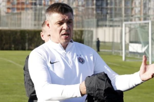 Napredak vodi uz još jedan poništen gol, sa tribina se čuje ''Savo, odlazi'' i ''Uprava, napolje''!