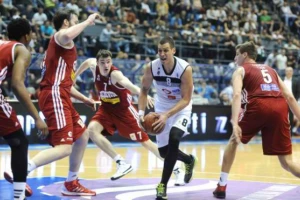 Pavloviću, odluči se! Nećeš bogatstvo, dođi u Partizan!
