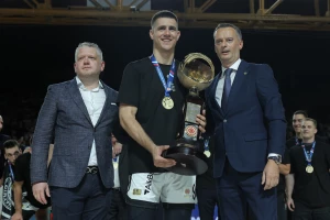 AdmiralBet na KLS finalu, sponzor lige i Partizana uručio pehar!