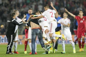 "Čega se pametan stidi" - Pogledajte doček za albanske fudbalere u Tirani...