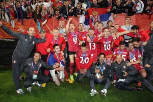 Zlatni ''Orlići'': ''Srbijo, slavi, donosimo ti trofej!''