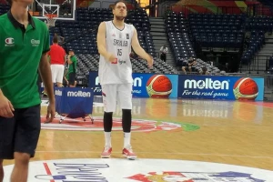 Aplauzi za Štimaru, Bogdan ''namestio ruku'' - trojka sa pola terena!