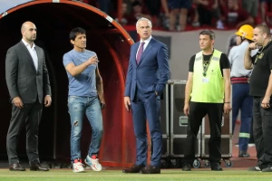 Nije samo Deki, još jedna legenda svetskog fudbala je opcija za klupu Zvezde!