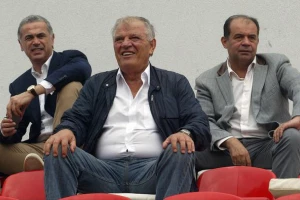 Terzić: "Tole je bivši, neka ga neko obavesti!"