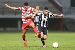 Filip Knežević opet u crno-belom!