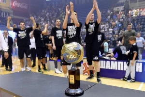 Partizan "progovorio" o ukradenom trofeju