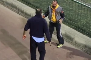 Roditelji 'za primer' - Očevi se tukli dok su deca igrala fudbal!