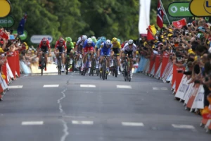 Tur d' Frans - Demaru četvrta etapa, Sagan diskvalifikovan!