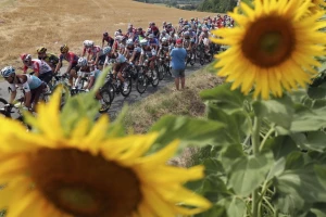 Pravi "karambol" obeležio početak 14. etape Tur d'Fransa