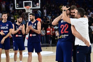 Kalina sa preko pola terena i kako je reagovao FIBA komentator...