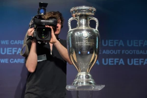 UEFA i zvanično pomerila finala LŠ i LE