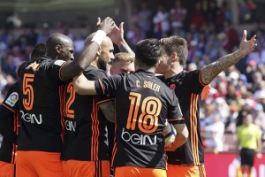 Sjajan meč u Valensiji, Zaza nastavio seriju, Bakambu "torpedovao" Eibar
