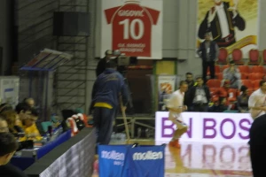 Ovacije za Ratka Vardu u ''Jezeru''