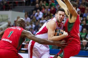 EL - Lokomotiva 'nokautirala' umornu Zvezdu!