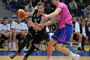 Poluvreme - Partizan istopio dvocifreni minus, Jokić gleda zanimljivu borbu