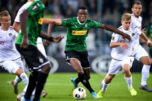 Uskoro postaje slobodan igrač, a želi ga "pola Evrope", ko će do potpisa Menšove radilice?