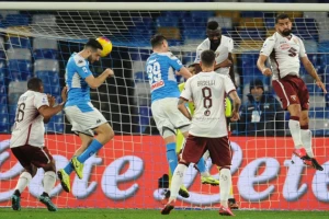 Posledice duge pauze - Fudbaler Napolija se ozbiljno povredio na partiji tenisa
