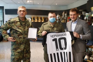 Ruski general posetio Partizan, dobio i specijalan poklon!