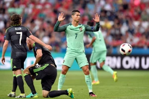 Kakav šok! Portugalci vode 2:0, čudesni Ronaldo se izjednačio sa Platinijem!
