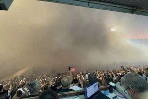 UŽIVO - Prekid derbija odmah na početku, ništa se nije videlo od dima