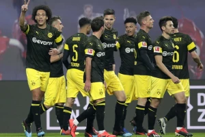 Dortmund dobio derbi, Bajern opet na ''minus 6''