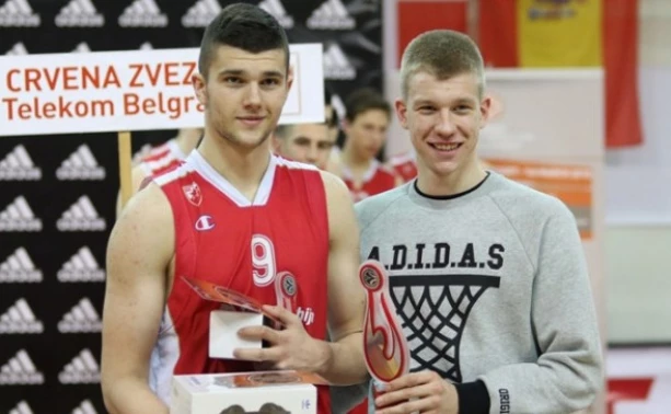 kkcrvenazvezda.rs