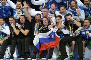 Delovalo je da bronza putuje u Hrvatsku, a onda je Vuja održao OVAJ govor!