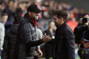 Simeone parkirao autobus, Klop iznenadio